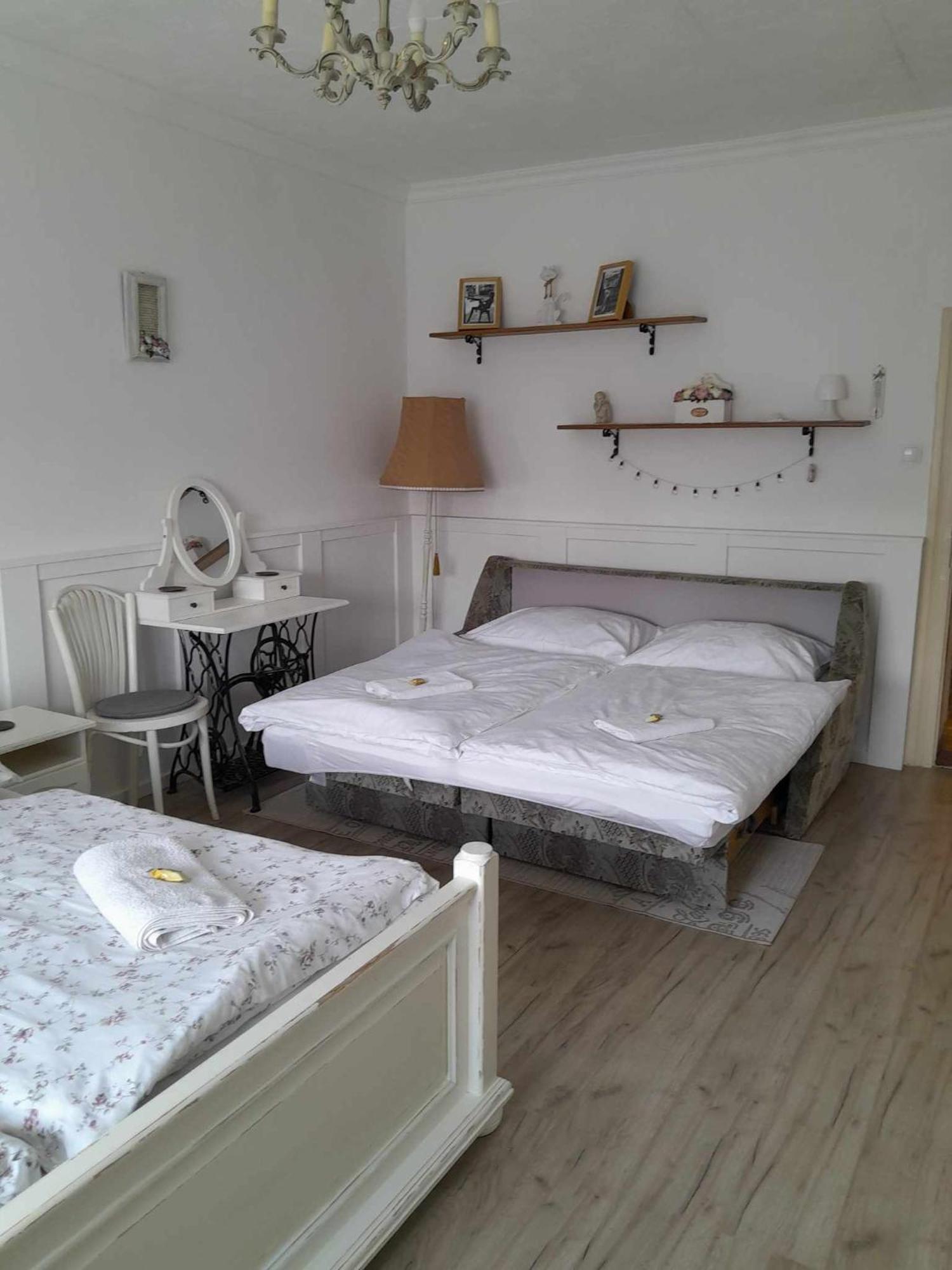Edina Vintage Vendeghaz Apartment Mosonmagyarovar Ngoại thất bức ảnh