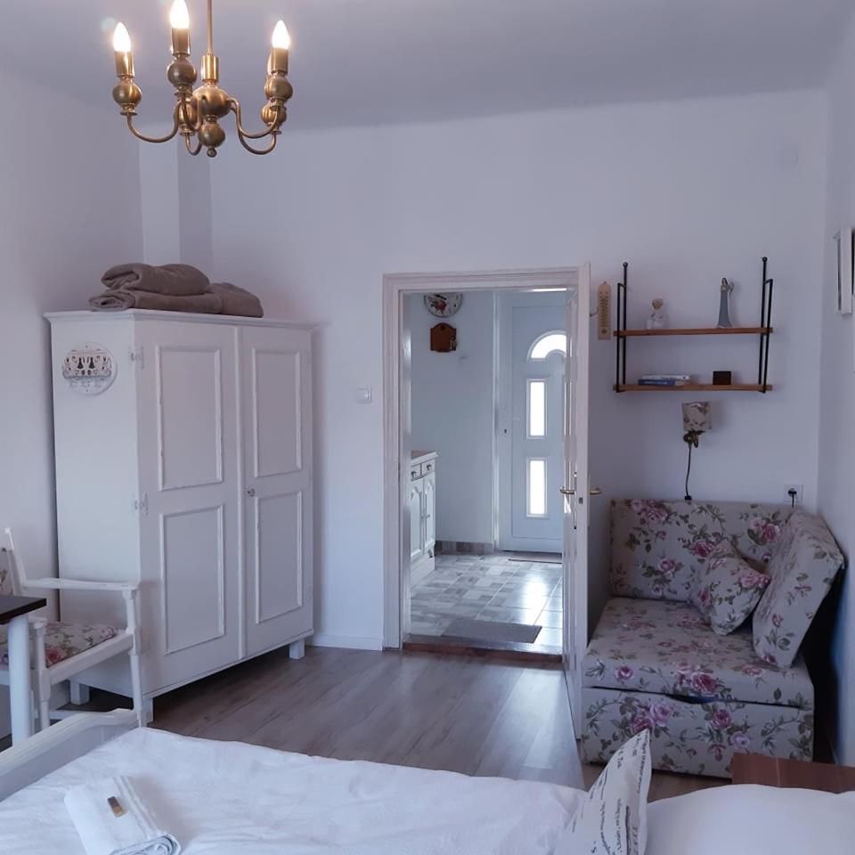 Edina Vintage Vendeghaz Apartment Mosonmagyarovar Ngoại thất bức ảnh