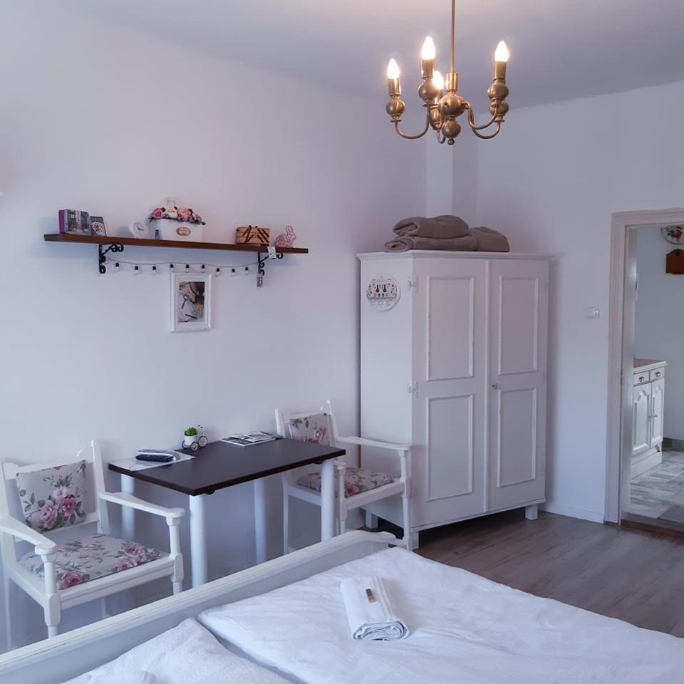 Edina Vintage Vendeghaz Apartment Mosonmagyarovar Ngoại thất bức ảnh