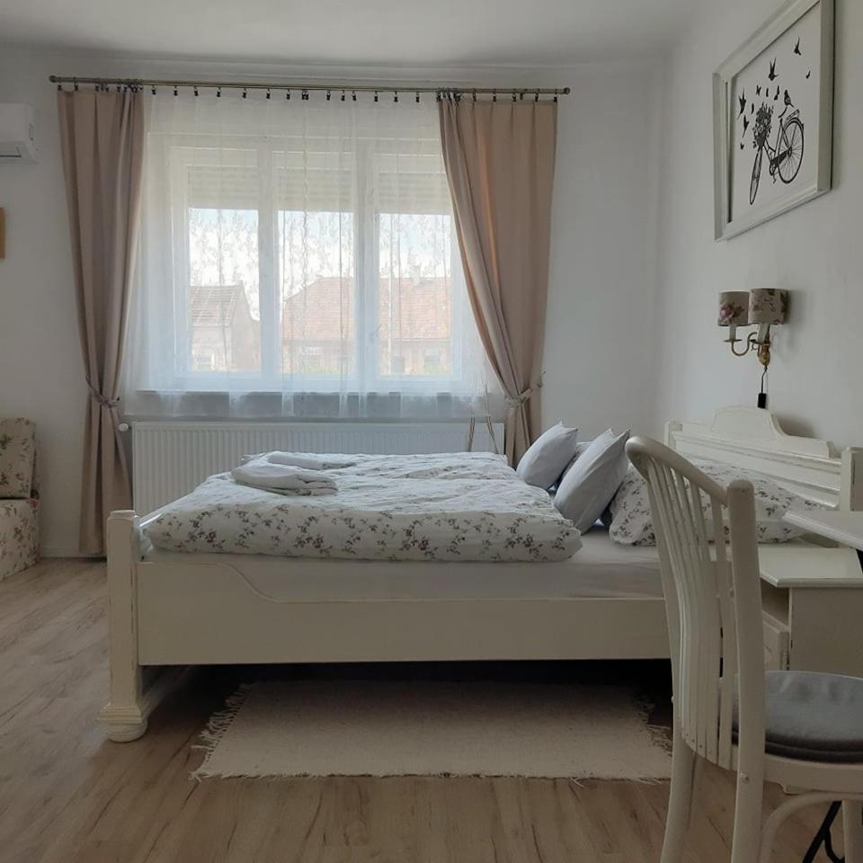 Edina Vintage Vendeghaz Apartment Mosonmagyarovar Ngoại thất bức ảnh